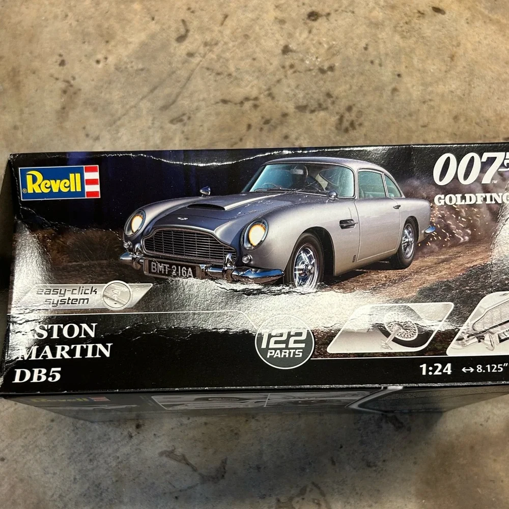 Model car assembly - Picture 2 of 2